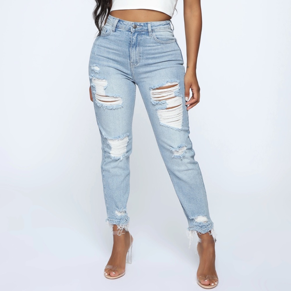 FASHION NOVA Finesse High Rise Mom Jeans - Light Blue Wash Size 3